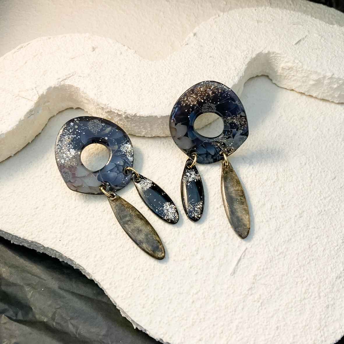 Keelin Design, Handgemaakte Oorbellen · Freya · Statement Oorbellen · Floral Beige