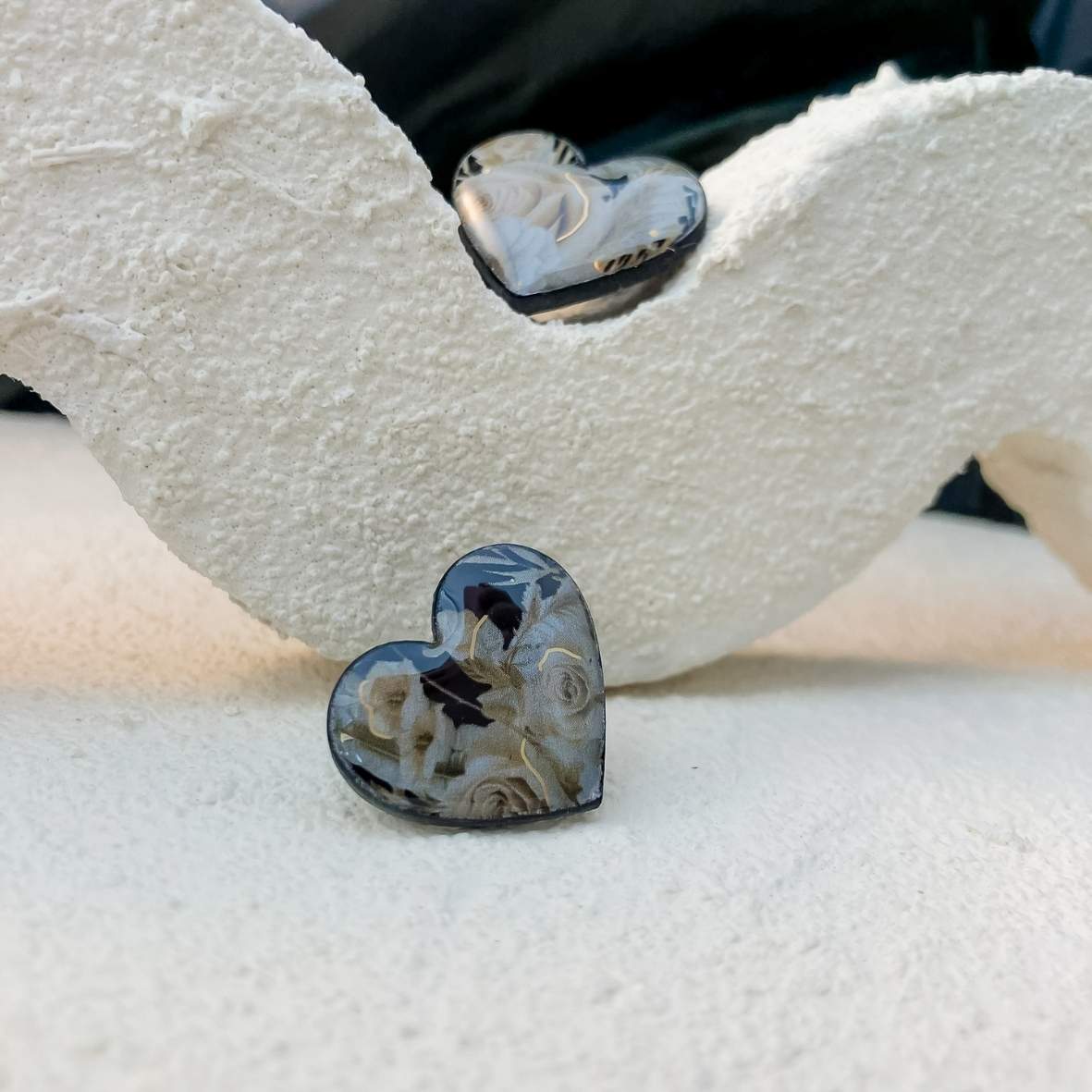 Keelin Design, Handgemaakte Oorbellen · Pearl · Hartjes Oorbellen · Gouden Ochtendbloesem (close-up)