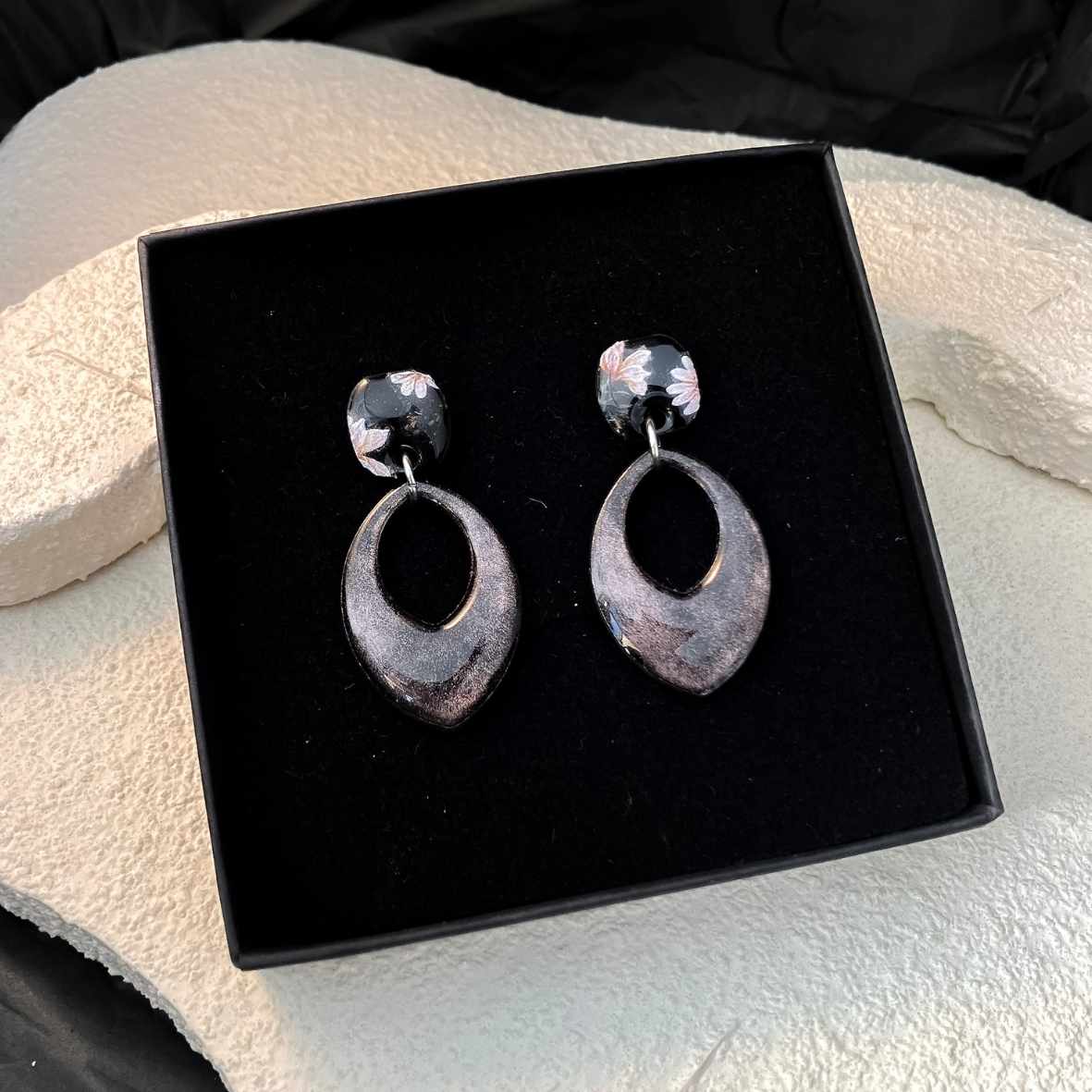 Keelin Design, Handgemaakte Oorbellen · Trix · Marquise Vorm Midi Oorbellen · Lente Bloesem (in doosje)