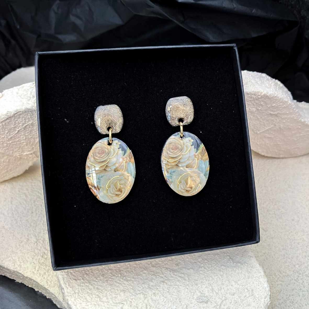 Keelin Design · Saar · Ovalen Oorbellen · Gouden Ochtendbloesem (in doosje)