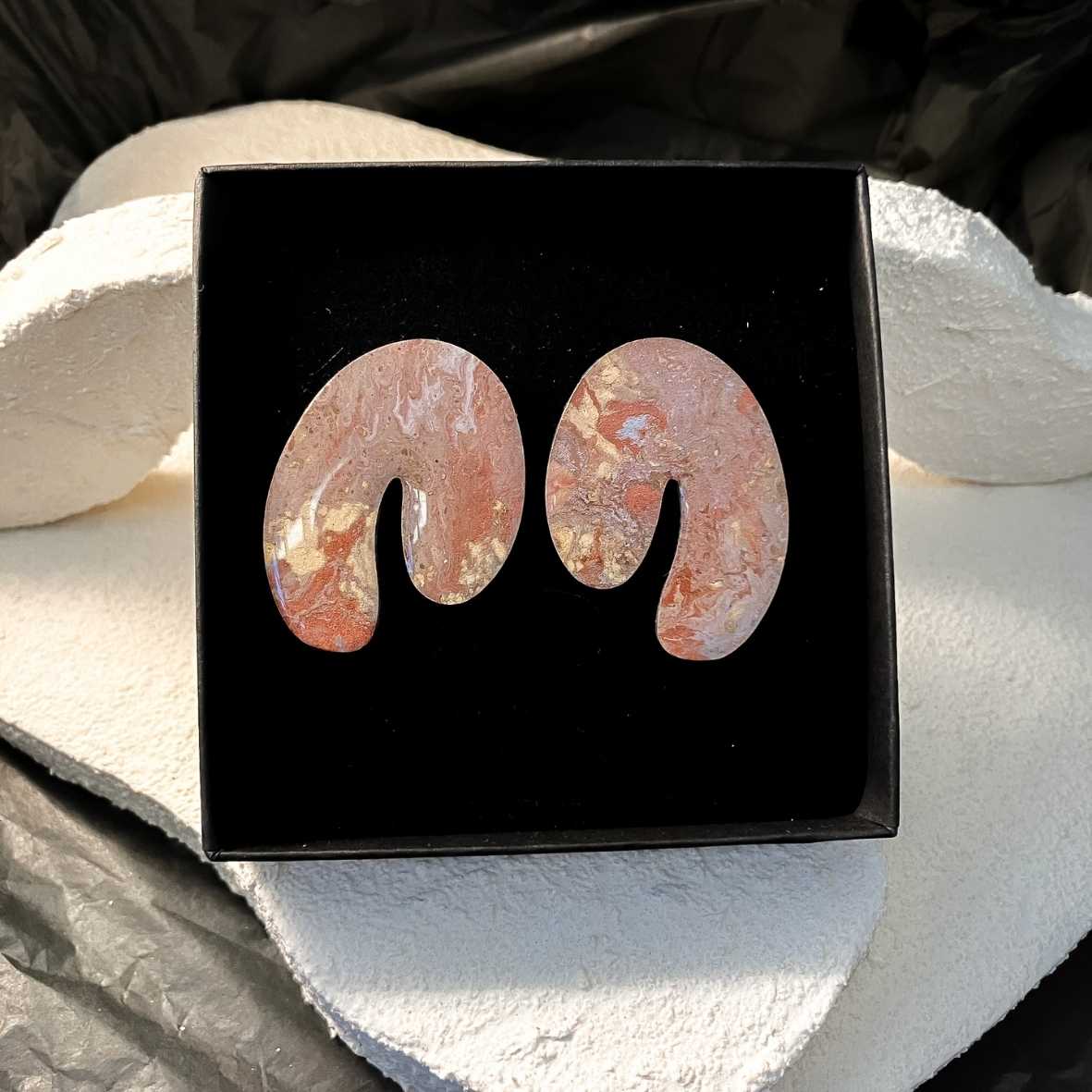 Keelin Design, Handgemaakte Oorbellen · Aurora · Statement Boog Oorbellen · Handgeschilderd Metallic (in doosje)