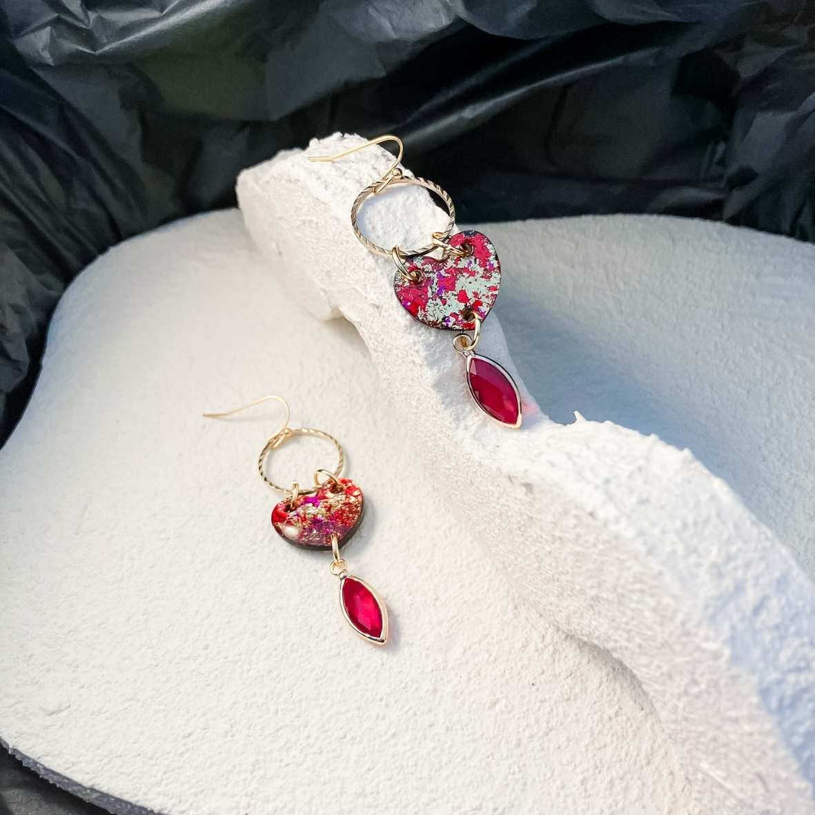 Keelin Design, Handgemaakte Oorbellen · Isabelle · Statement Hartjes Oorbellen gpr · Glashanger