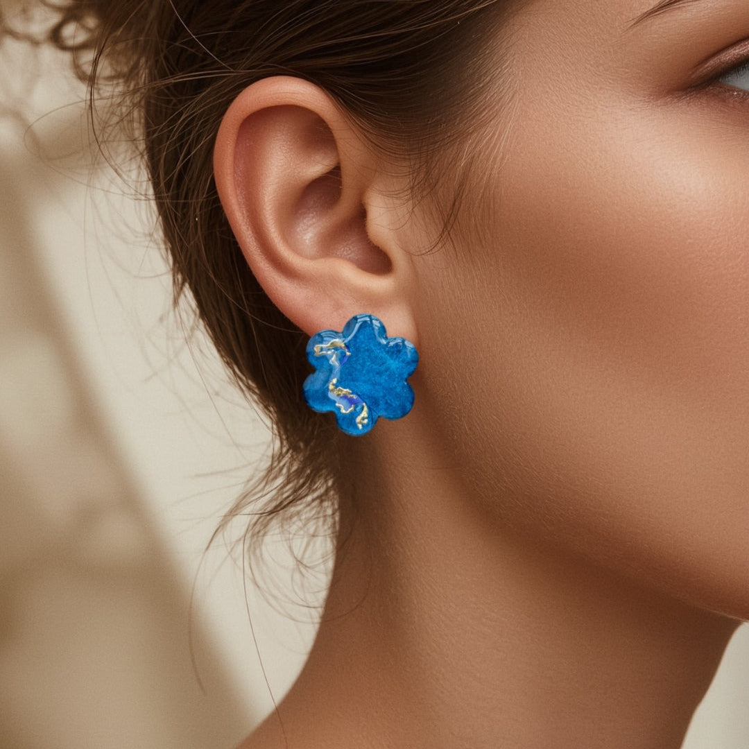 Keelin Design Handmade Jewelry - Kleurrijke oorbellen - Blair statement oorstekers - Blauwe oorbellen - Bloemen oorbellen - Unieke laser-cut acryl oorbellen