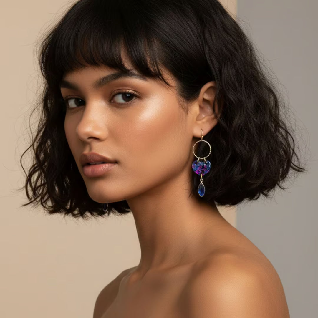 Isabelle – Hartjes Statement Oorbellen Met Glashangertjes in Blauw - Keelin Design