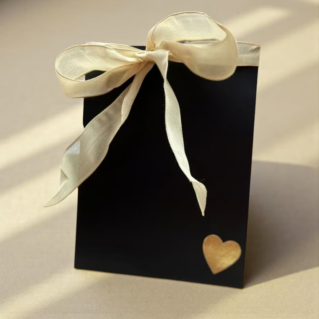 Keelin Design Premium Cadeauverpakking met strik · Black & Gold