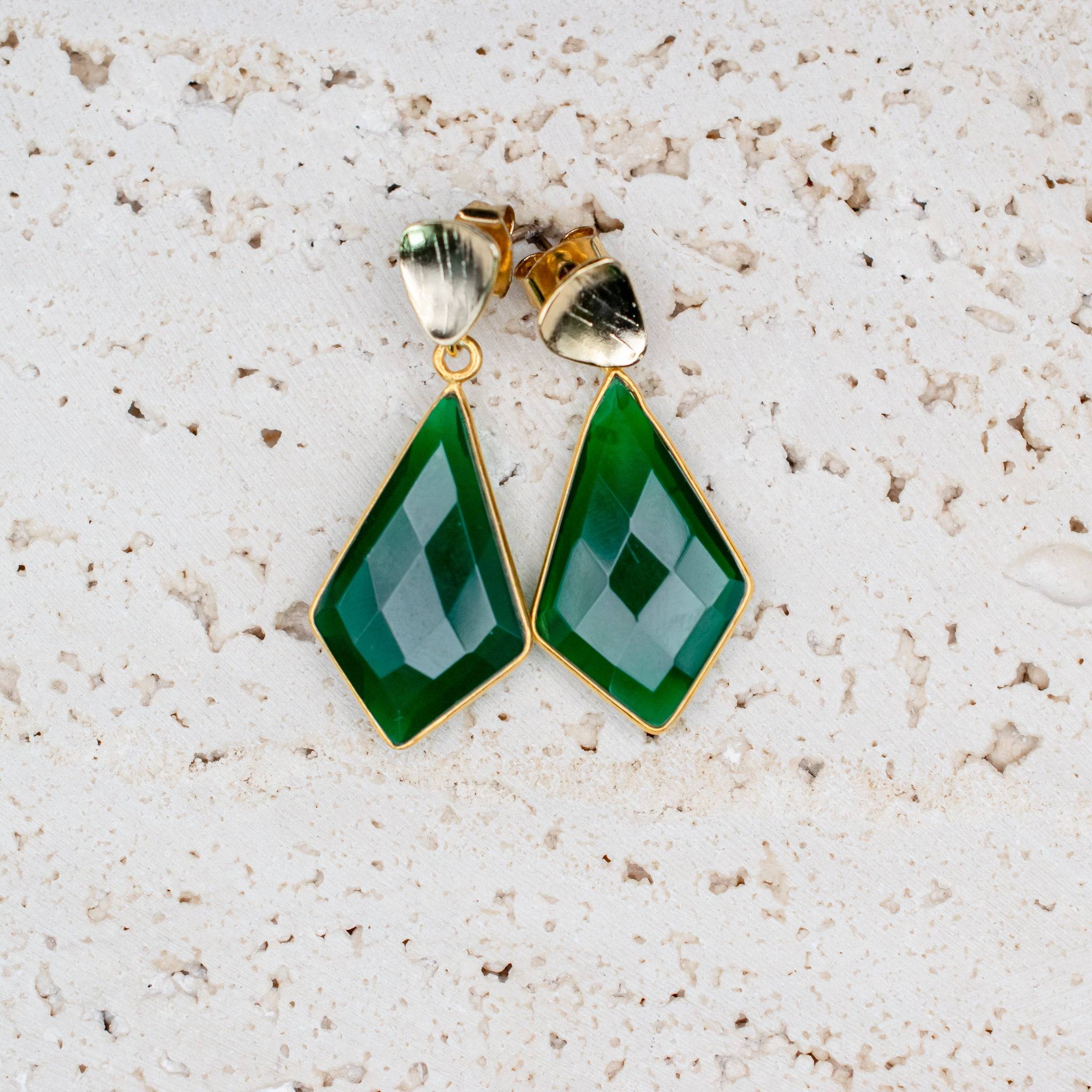 Keelin Design, Handmade Jewelry - Gold Plated Sterling Silver oorbellen met Groene Onyx