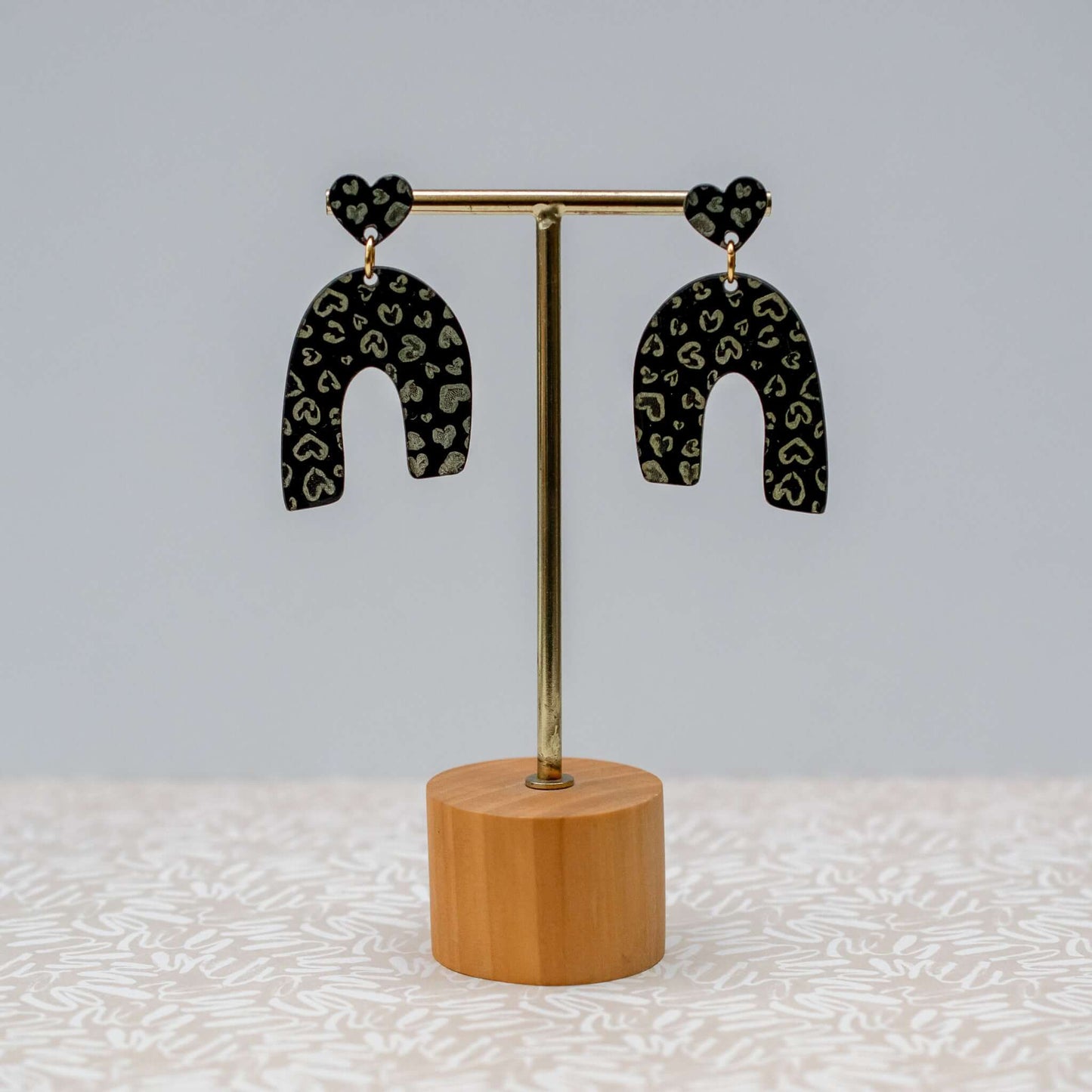 Keelin Design Valentijn Collectie - Leopard Love oorbellen - Zwarte acryl statement oorbellen