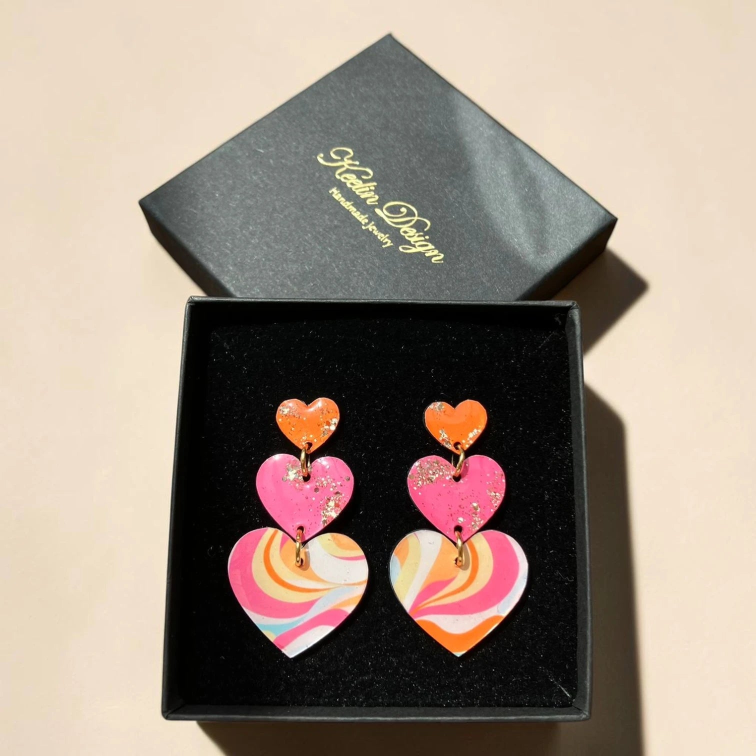 Custom Design · Kleurrijke Statement Hartjes Oorbellen · Heidi