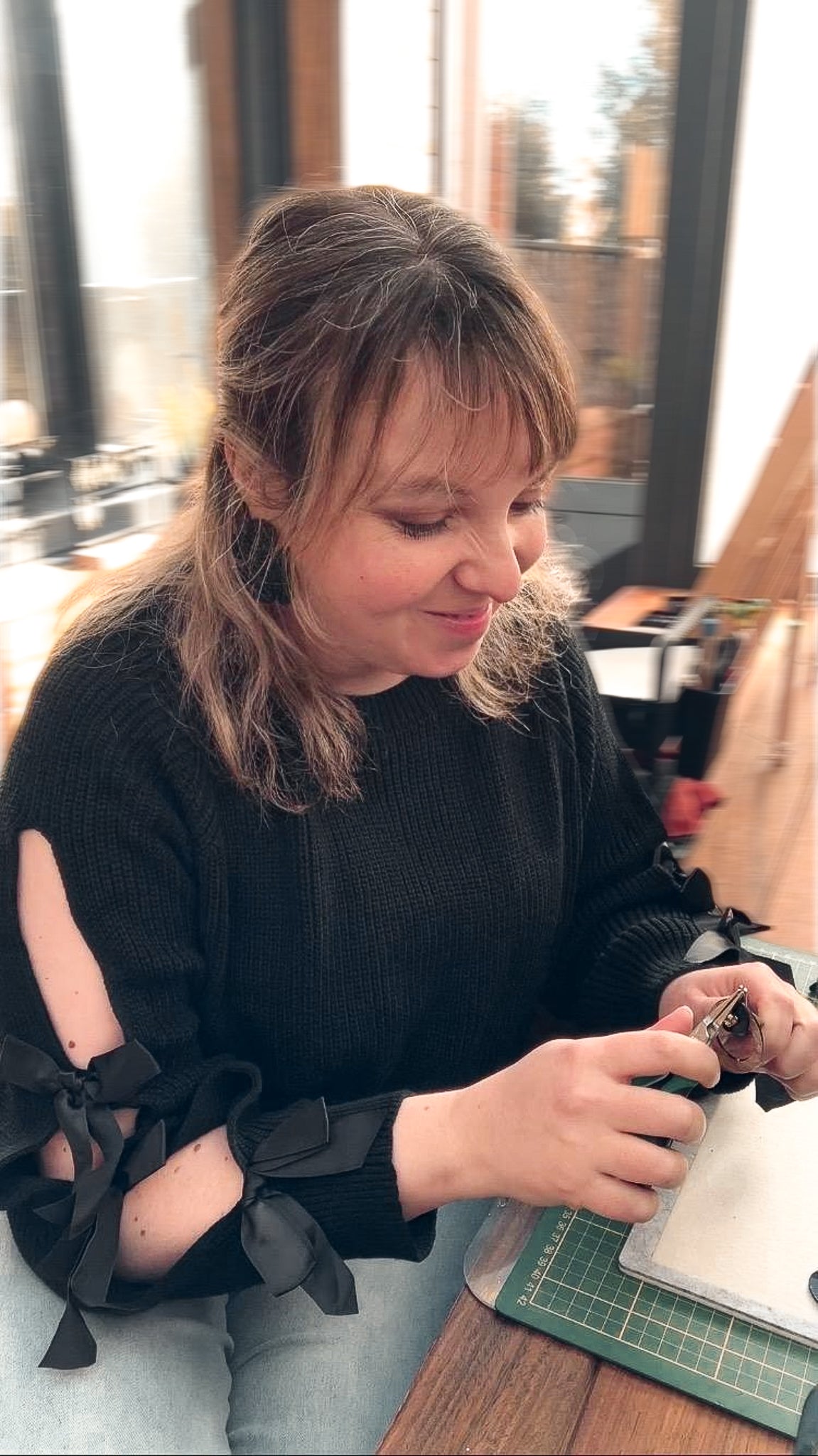 Ellen Kennes - Keelin Design - Sieraden maken in atelier, Anzegem