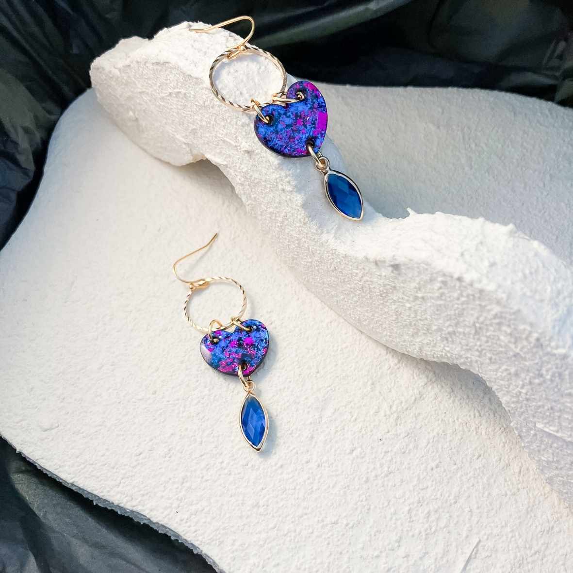 Keelin Design, Handgemaakte Oorbellen · Isabelle · Statement Hartjes Oorbellen bpz · Glashanger