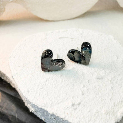 Keelin Design, Handgemaakte Oorbellen · Lilou · MINI Hartjes Oorstekers · Floral Zwart