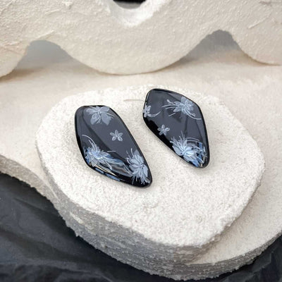 Keelin Design · Tess · Statement Geometrische Oorstekers · Witte Bloemen