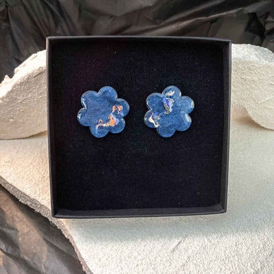 Keelin Design, Handgemaakte Oorbellen · Blair · Bloemen Oorstekers · Blauw (in doosje)
