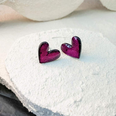 Keelin Design, Handgemaakte Oorbellen · Lilou · MINI Hartjes Oorstekers · Magenta