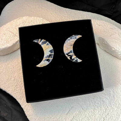 Keelin Design, Handgemaakte Oorbellen · Maan Oorbellen · Gouden Ochtendbloesem (in doosje)