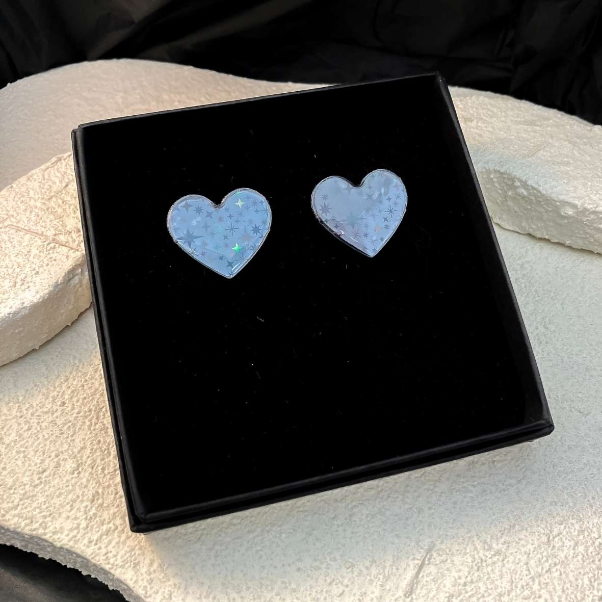 Keelin Design, Handgemaakte Oorbellen · Pearl · Hartjes Oorbellen · Holografisch (in doosje)