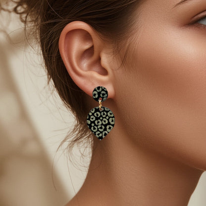 Keelin Design - Handmade Jewelry - Roxy luipaard oorbellen - Unieke laser-cut acryl oorbellen - Leopard statement oorbellen - Lichtgewicht oorbellen