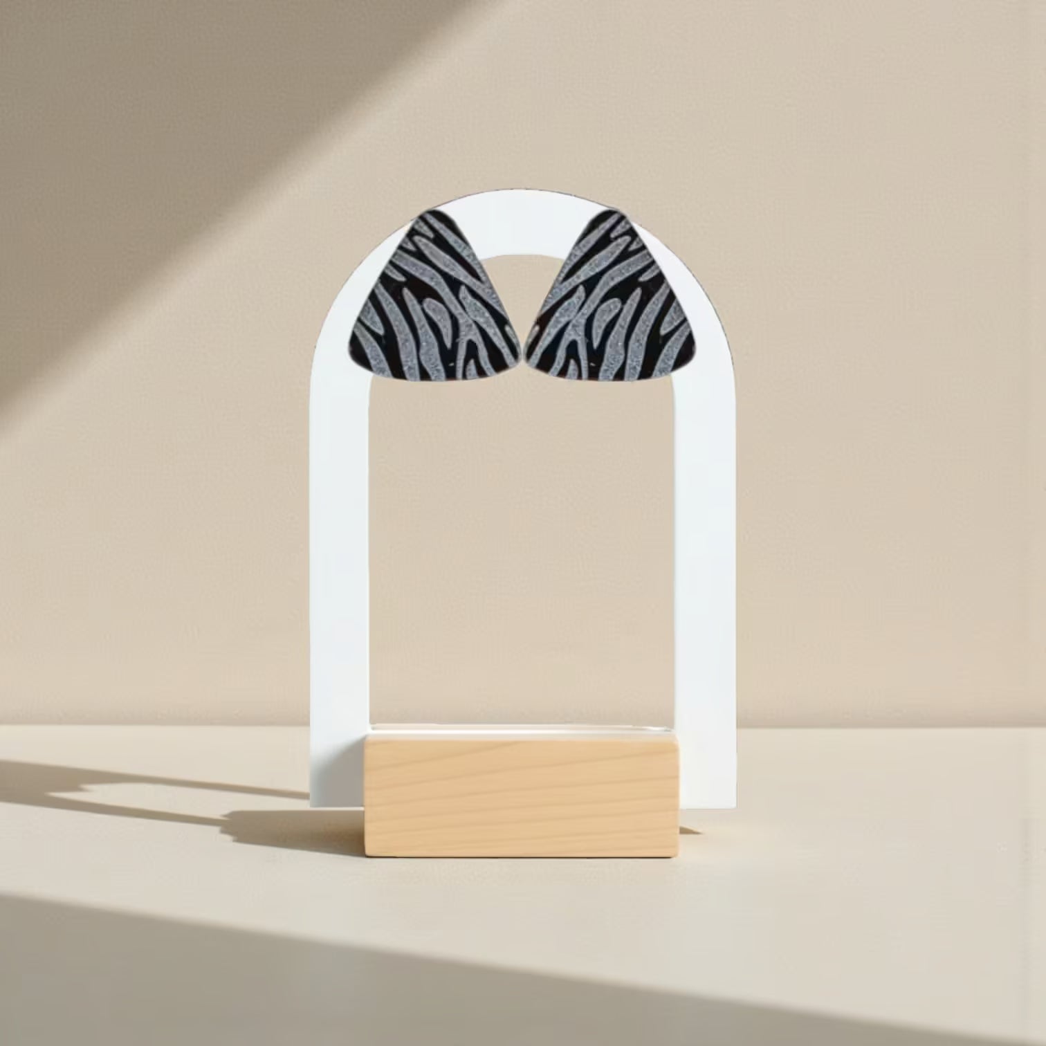 Sofia · Statement Driehoek Oorstekers Zebra Zilver