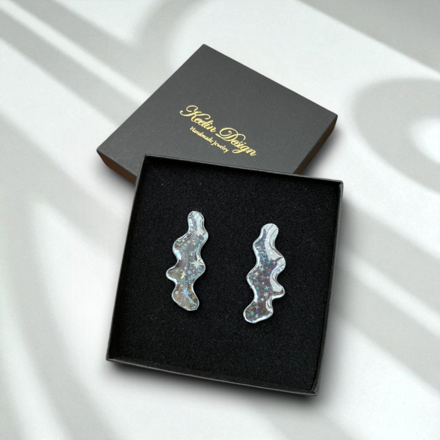 Keelin Design - Unieke laser-cut acryl oorbellen - Stella - Holografische Oorbellen - Midi