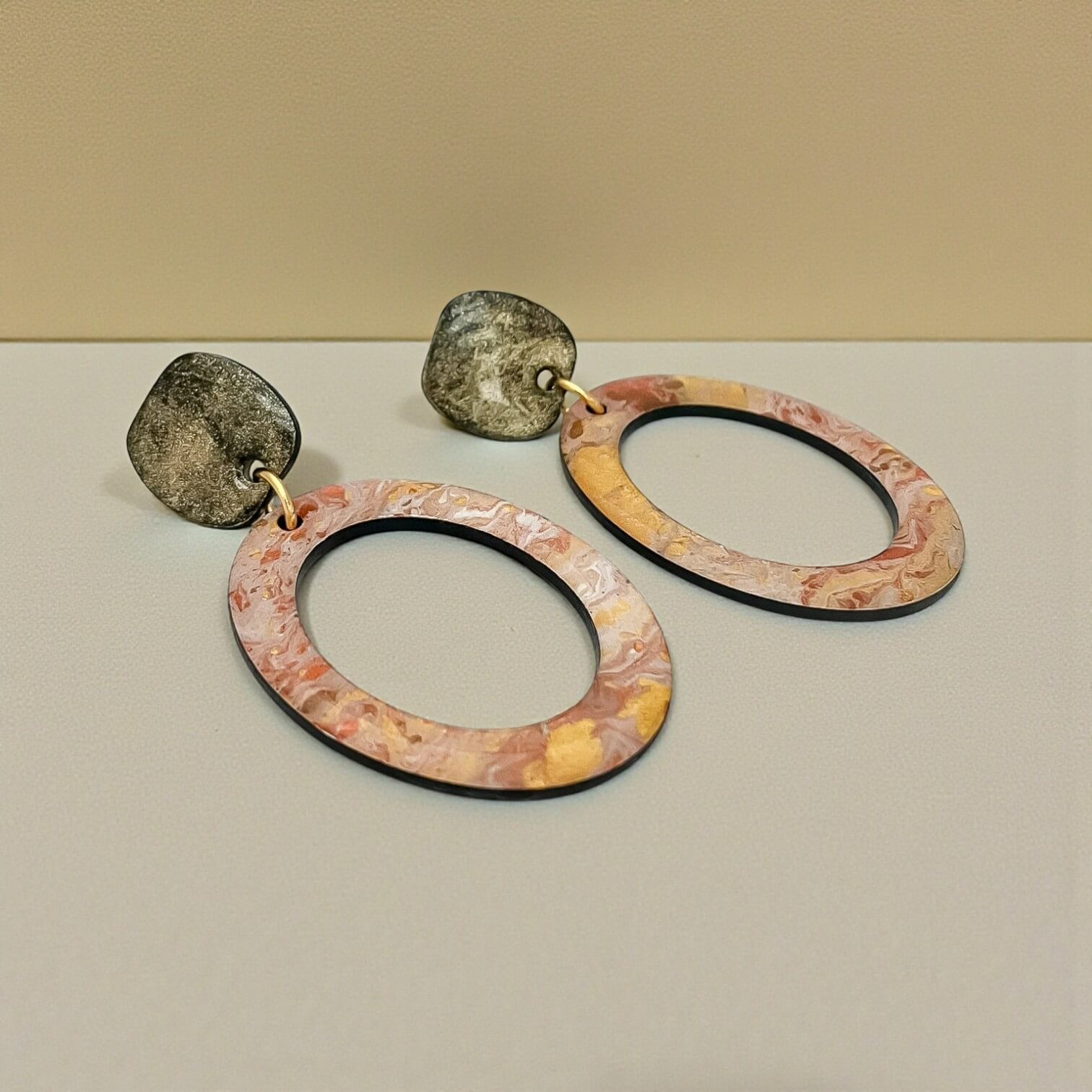 Ramona · Handgeschilderde Statement Oorbellen · Metallic kleuren - Keelin Design