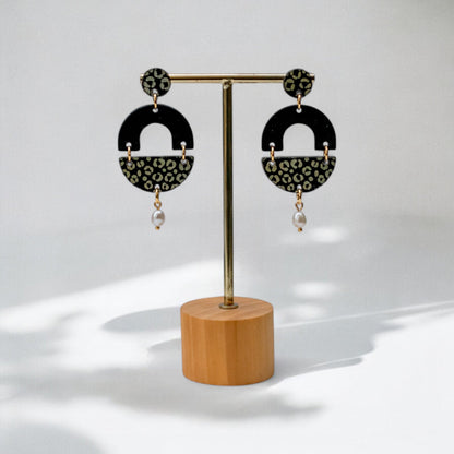 Sage - LEOPARD Statement met Zoetwaterparel Goud - Keelin Design